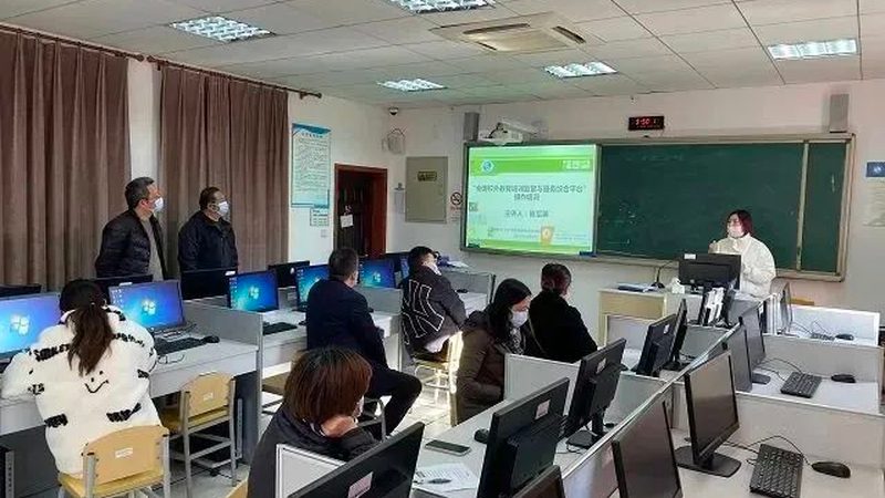 面授班：面对面教学，互动性强
